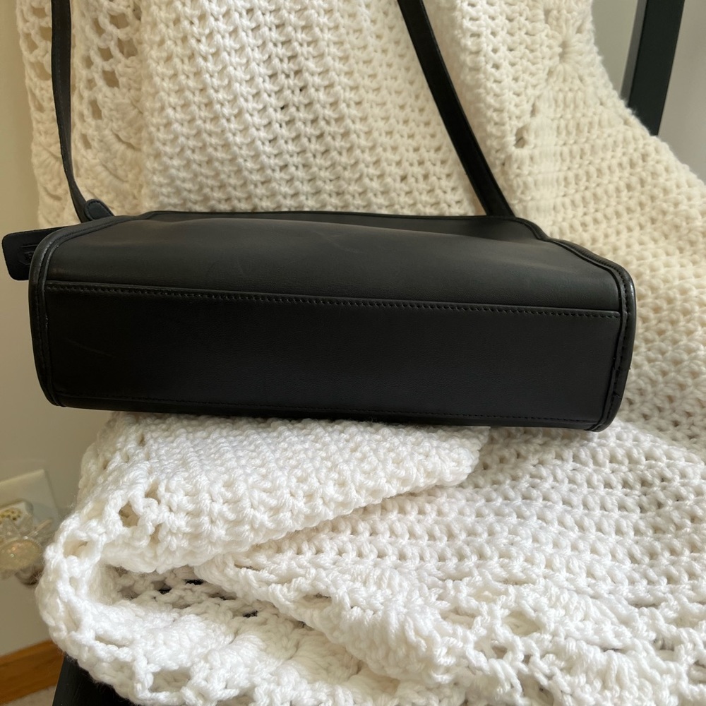 Coach… Vintage black Coach! Super clean❗️ - Picture 3 of 9